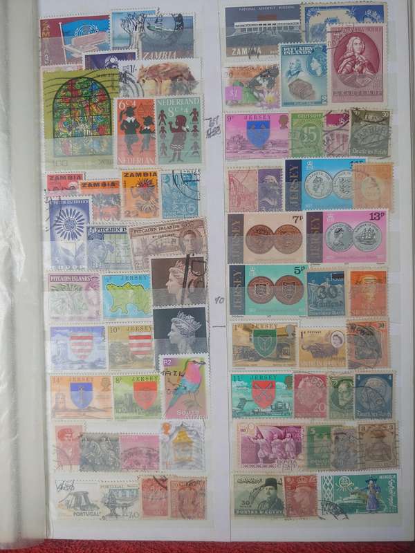USED A4 DAVO STOCKBOOK FULLI LOADED WITH WORLD STAMPS 8/16 PAGES