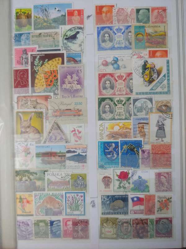 USED A4 DAVO STOCKBOOK FULLI LOADED WITH WORLD STAMPS 8/16 PAGES