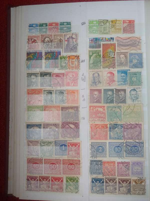 USED A4 DAVO STOCKBOOK FULLI LOADED WITH WORLD STAMPS 8/16 PAGES