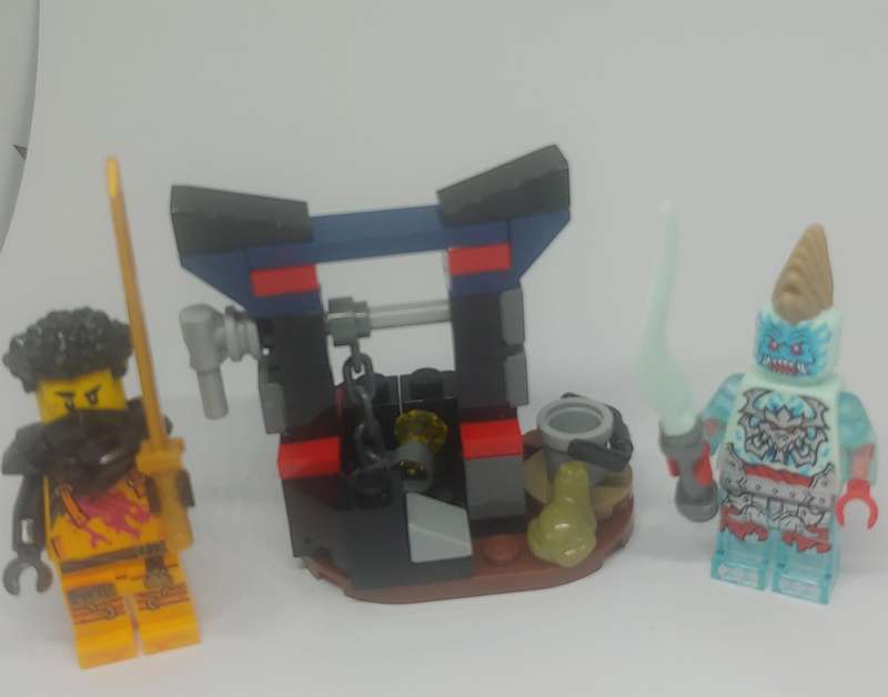 USED LEGO NINJAGO DRAGONS RISING  ARIN VS DRAGONIAN BATTLE