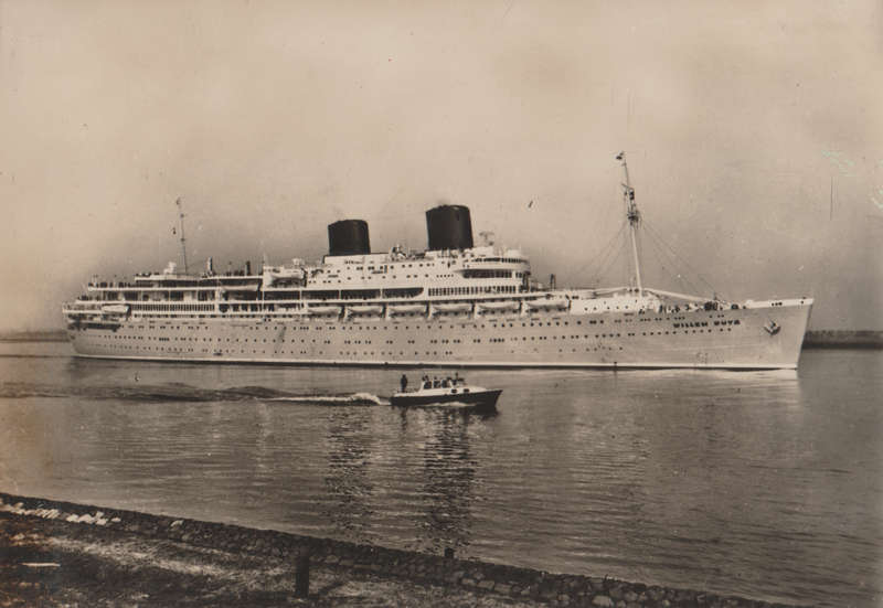 SHIPS OF THE WORLD POST CARDS MS WILLEM RUYS