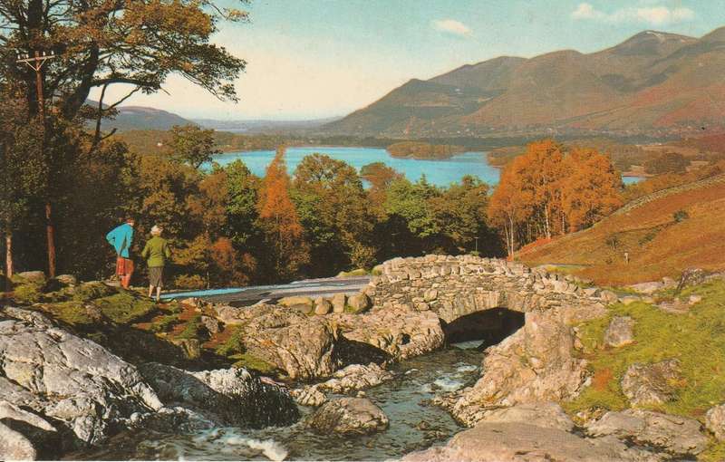 UN USED  VINTAGE POST CARD ASHNESS BRIDGE AND SKIDDAW DERWENTWATER