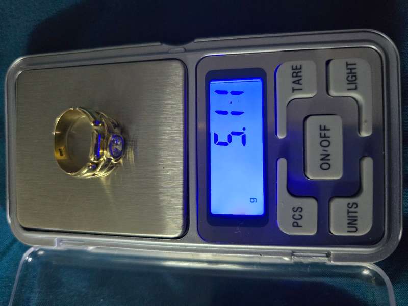 9ct Yellow Gold Ring (Size M)