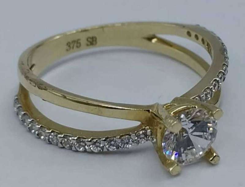 9ct Yellow Gold Ring (Size M1/2)
