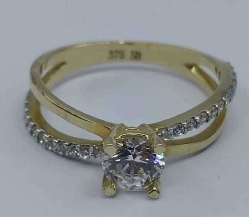 9ct Yellow Gold Ring (Size M1/2)