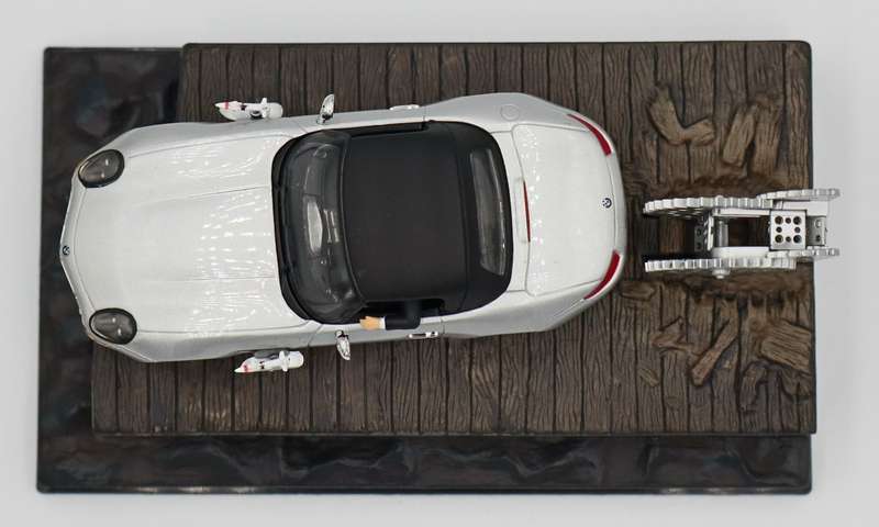 James Bond BMW Z8 - The World is not enough - model car as per photo