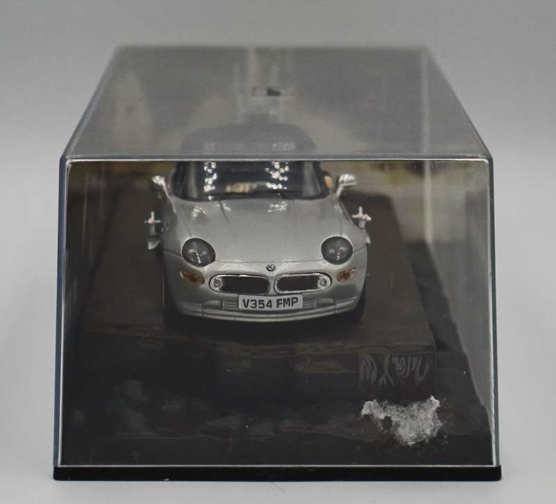 James Bond BMW Z8 - The World is not enough - model car as per photo