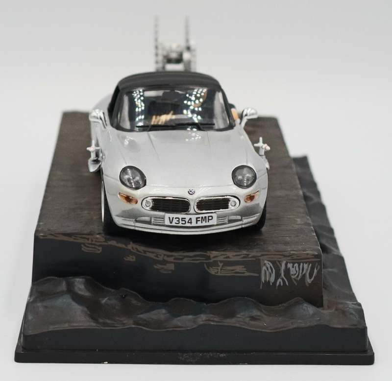 James Bond BMW Z8 - The World is not enough - model car as per photo