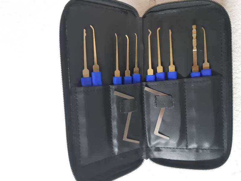 2 Lock Picking sets