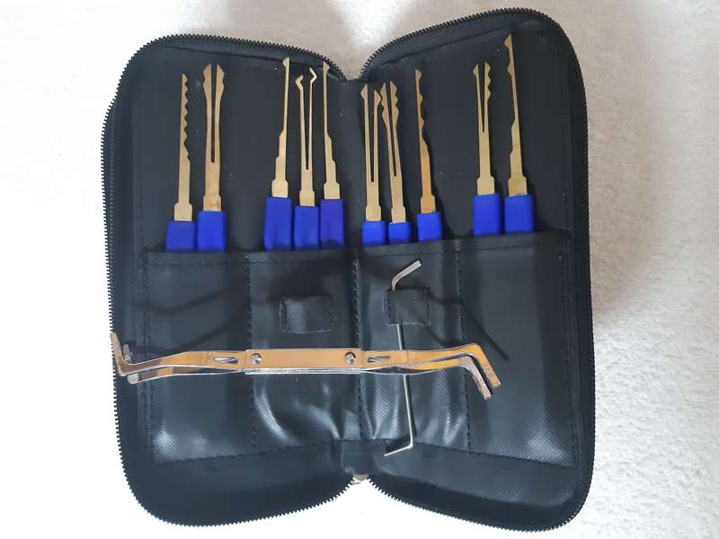 2 Lock Picking sets
