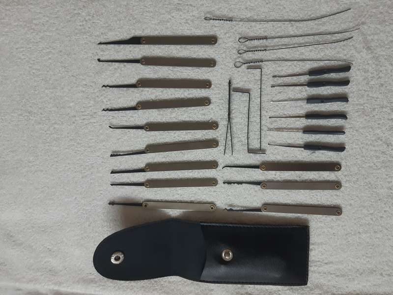 2 Lock Picking sets