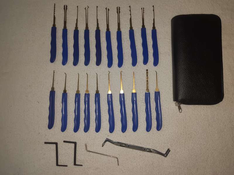 2 Lock Picking sets