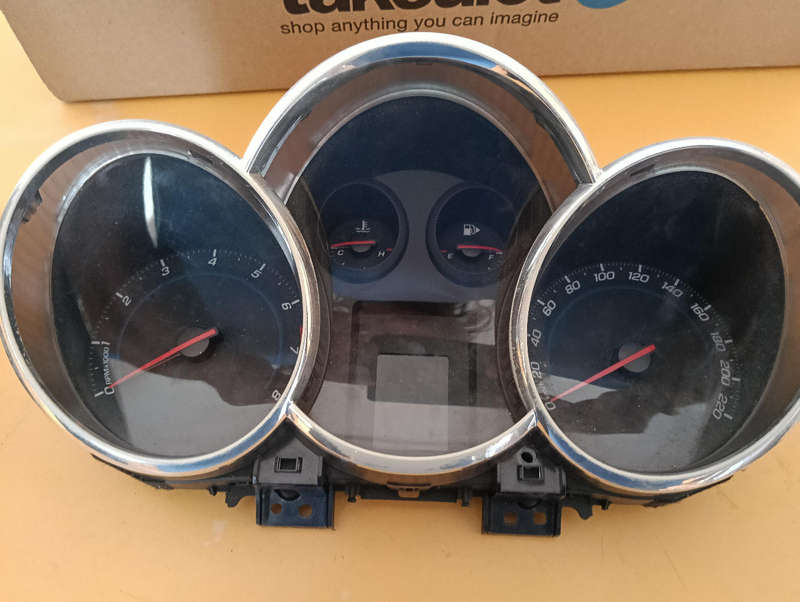 CHEV CRUZE INSTRUMENT CLUSTER