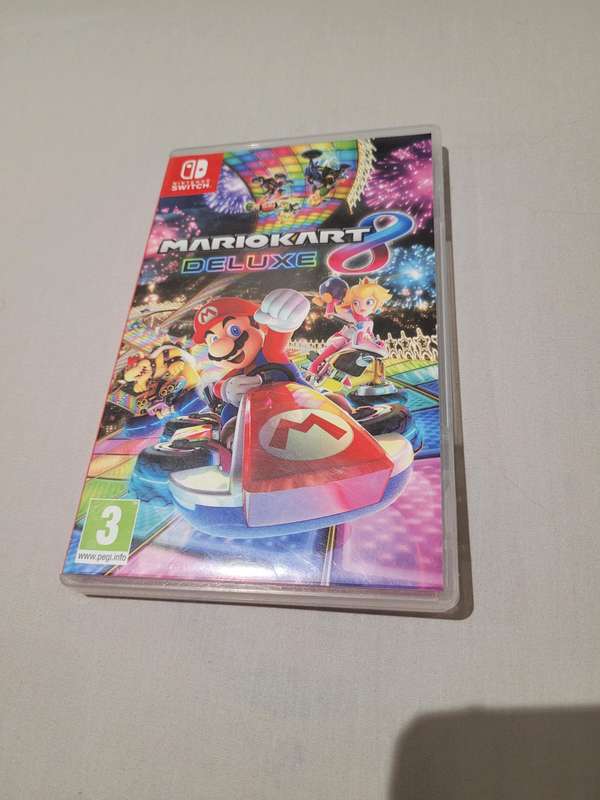Mario Cart 8 Deluxe (Nintendo Switch)