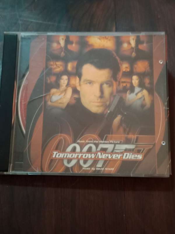 007 Tomorrow never dies