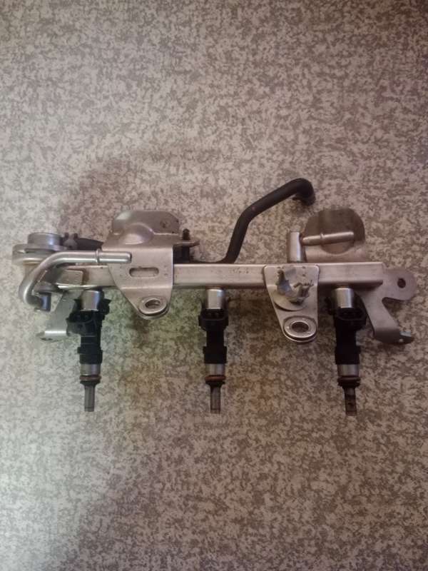 Renault 900T  injectors with rail