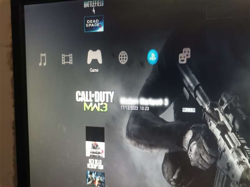 Playstation 3 Super slim 500GB 2 Controllers All Cables 44 Games on Harddrive Game list in the List