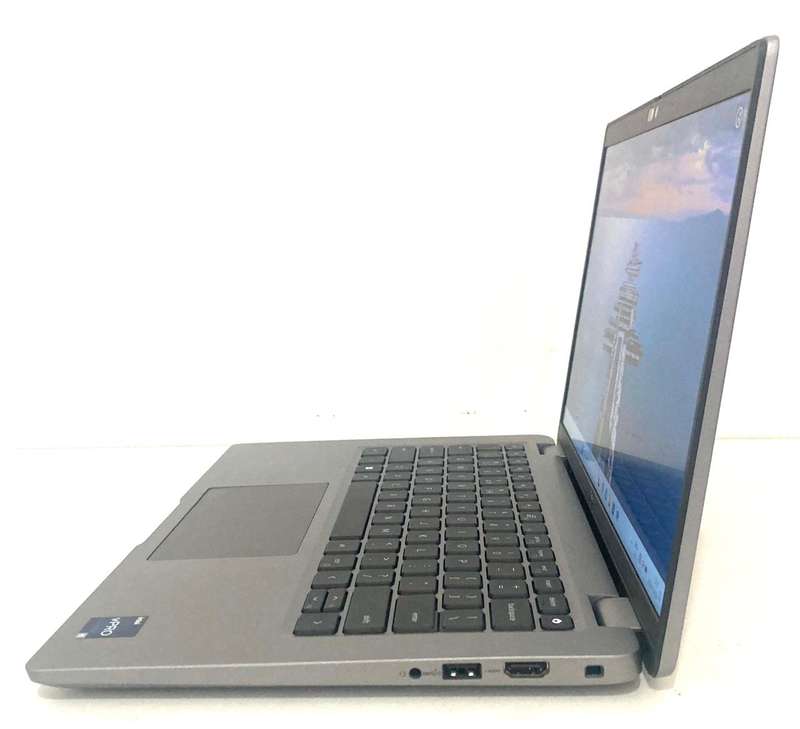 Dell 5440 14" 13th Gen 16gb Ram 256gb SSd Condition like new-warranty APR 2027 Touchscreen