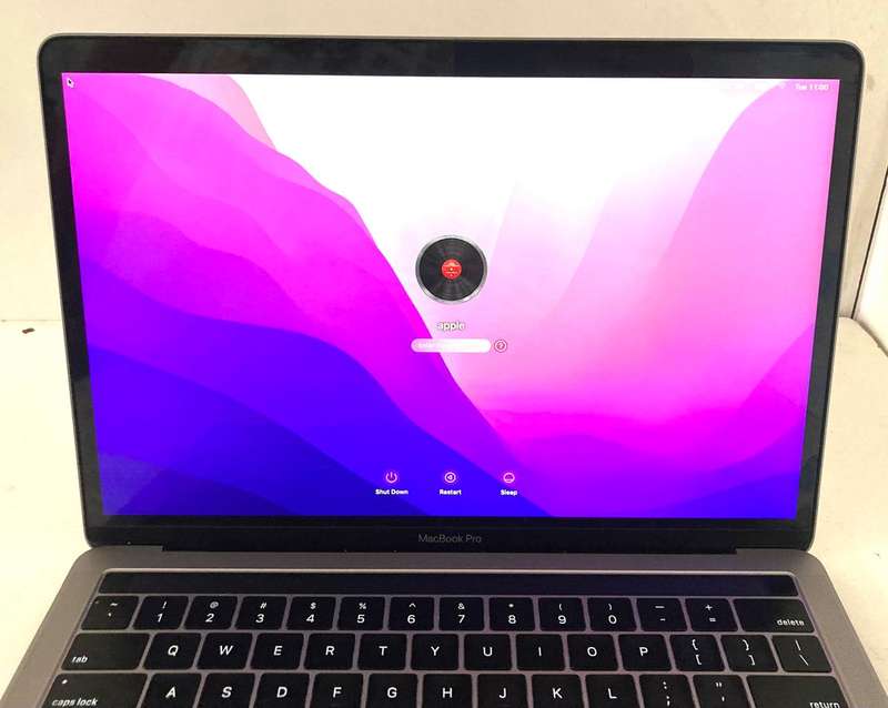 Apple MacBook Pro 2018 TOUCH BAR A1989  8gb 512gb  13.3" - Four Thunderbolt 3 Ports - Space Gray