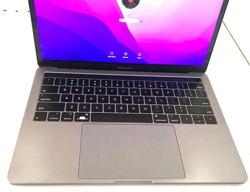 Apple MacBook Pro 2018 TOUCH BAR A1989  8gb 512gb  13.3" - Four Thunderbolt 3 Ports - Space Gray