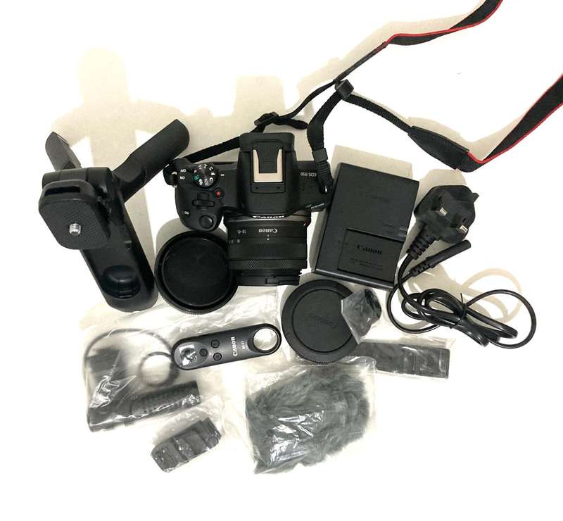 Canon EOS R50 Mirrorless Camera with 18-45 STM Lens & full set Condition like new