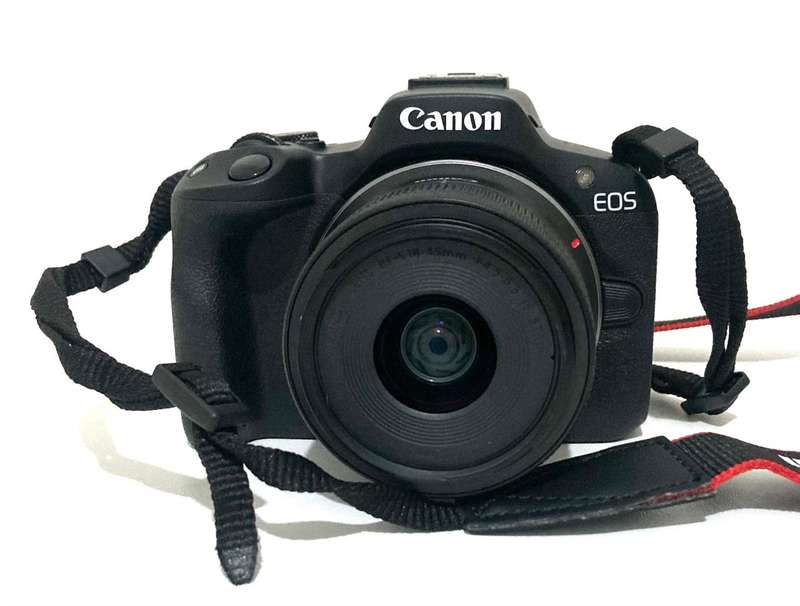 Canon EOS R50 Mirrorless Camera with 18-45 STM Lens & full set Condition like new