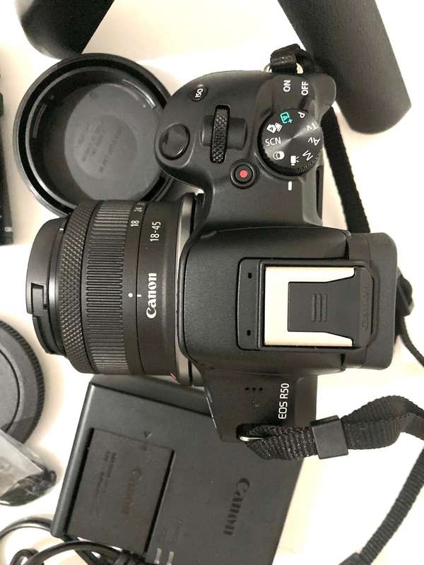Canon EOS R50 Mirrorless Camera with 18-45 STM Lens & full set Condition like new