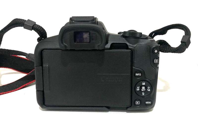 Canon EOS R50 Mirrorless Camera with 18-45 STM Lens & full set Condition like new