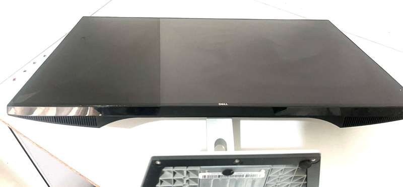 Dell S2719H Screen 27" Screen cracked But Switching on