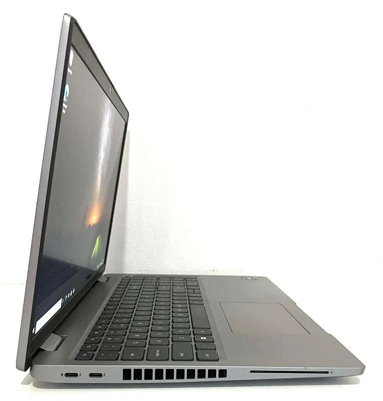 Dell LATTITUDE 5530 vPRO i7-1265U 15.6" 12TH GEN 8GB 256GB NVMe eXCELLENT wORKING cONDITION