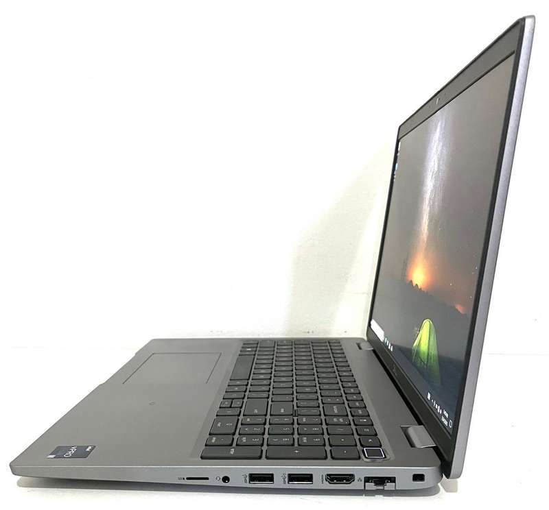 Dell LATTITUDE 5530 vPRO i7-1265U 15.6" 12TH GEN 8GB 256GB NVMe eXCELLENT wORKING cONDITION