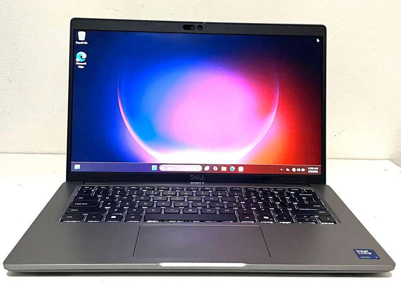 Dell 5450 ULTRA 7 155U 14" 16gb RAM 512GN SSD Win 11 Pro Excellent Working Condition