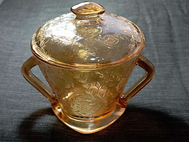 Vintage Jeannette Iris carnival glass sugar pot & lid