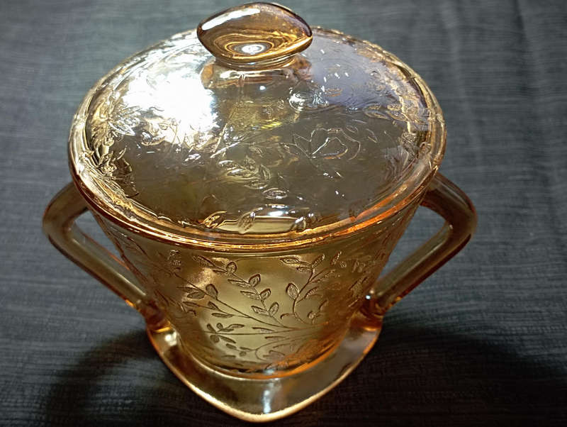 Vintage Jeannette Iris carnival glass sugar pot & lid
