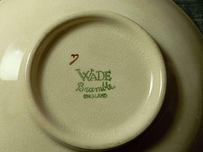 Vintage Wade 15cm Bramble pattern plates x2
