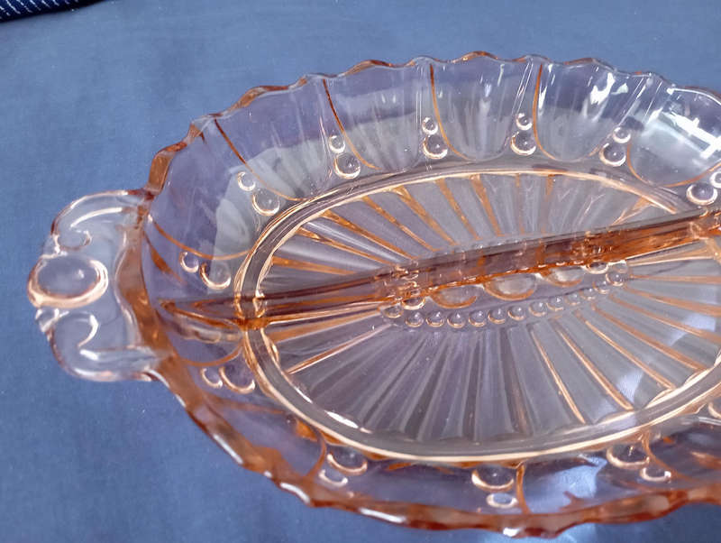 Pink Depression glass Oyster devided snack dish