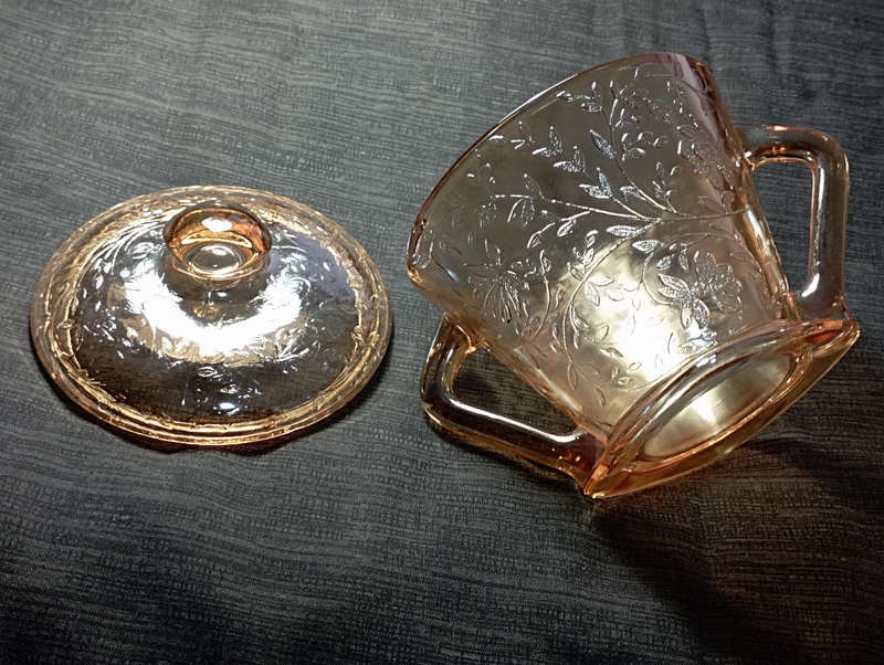 Vintage Jeannette Iris carnival glass sugar pot & lid