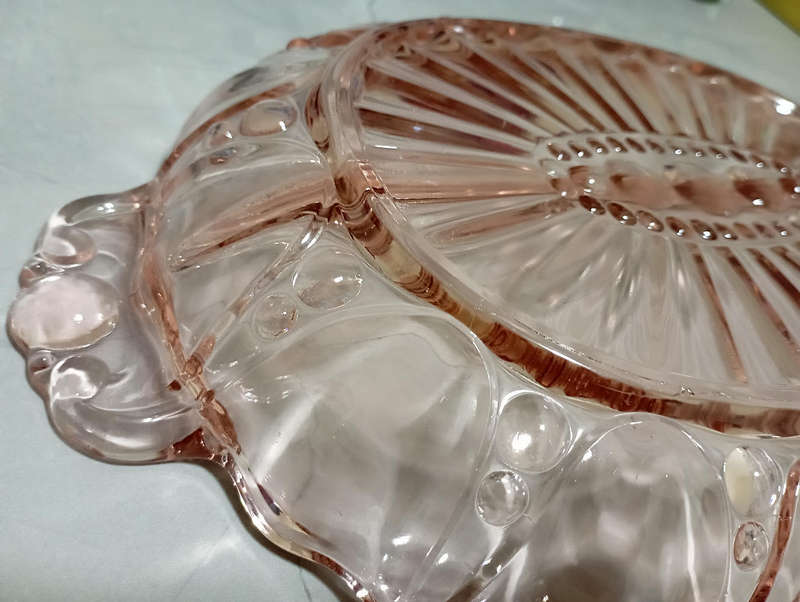 Pink Depression glass Oyster devided snack dish