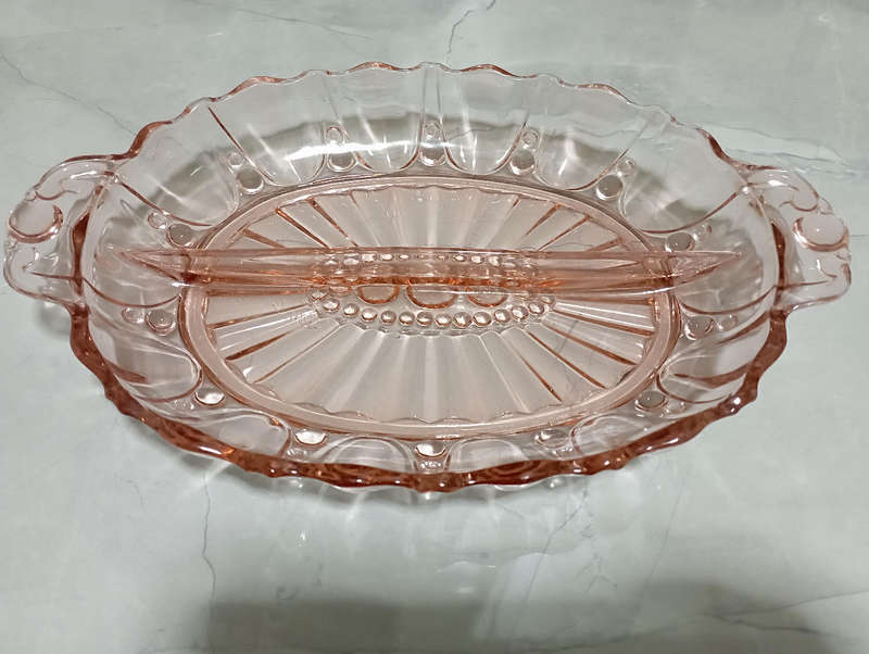 Pink Depression glass Oyster devided snack dish