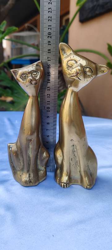 Set of 2 Beautiful old Brass Cats