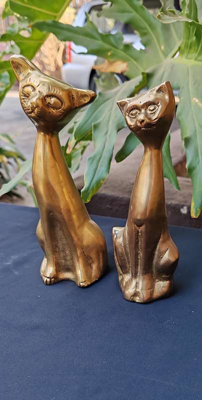 Set of 2 Beautiful old Brass Cats