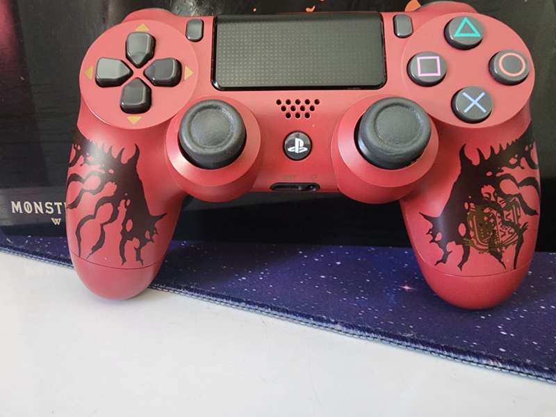 PS4 PRO 1TB Limited Edition Monster Hunter World Console + Monster Hunter Limited Edition Control