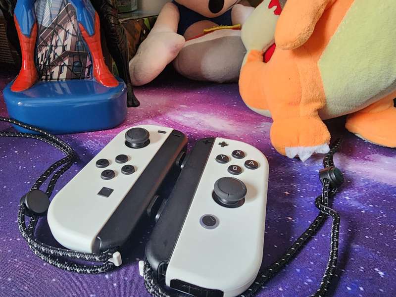Joy-Cons Original Official Nintendo Switch OLED (Pre-owned)