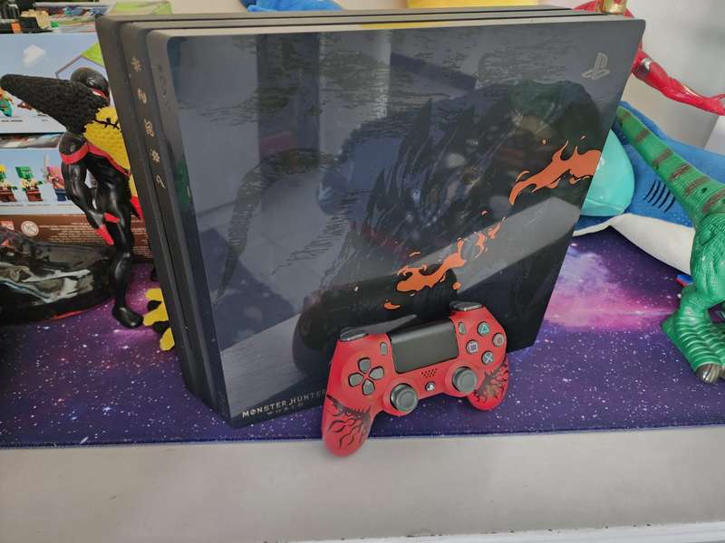 PS4 PRO 1TB Limited Edition Monster Hunter World Console + Monster Hunter Limited Edition Control