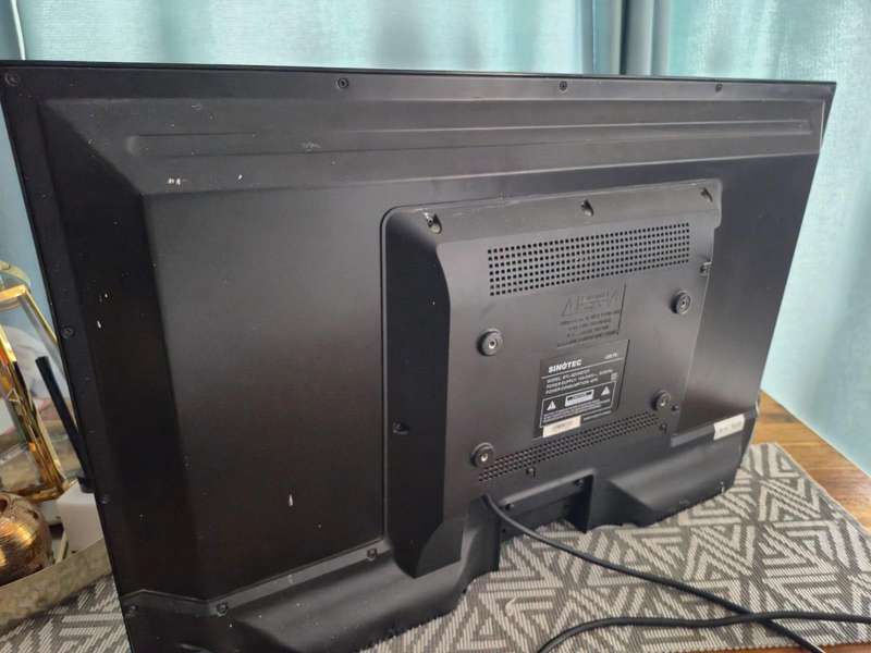 Sinotec 32" HD Ready LED TV (Model: STL-32VN67DT) (Pre-owned)