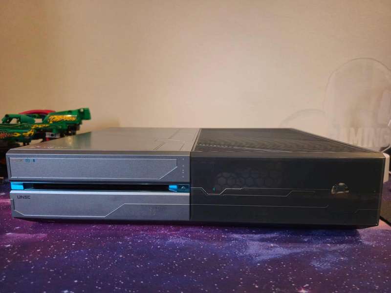 Xbox One 1TB Halo Limited Edition Console, 3 Games, 1 Control (Pre-owned)