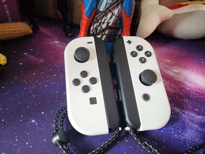 Joy-Cons Original Official Nintendo Switch OLED (Pre-owned)