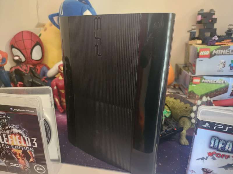 PS3 12GB Super Slim, 2 Games, 1 Controller