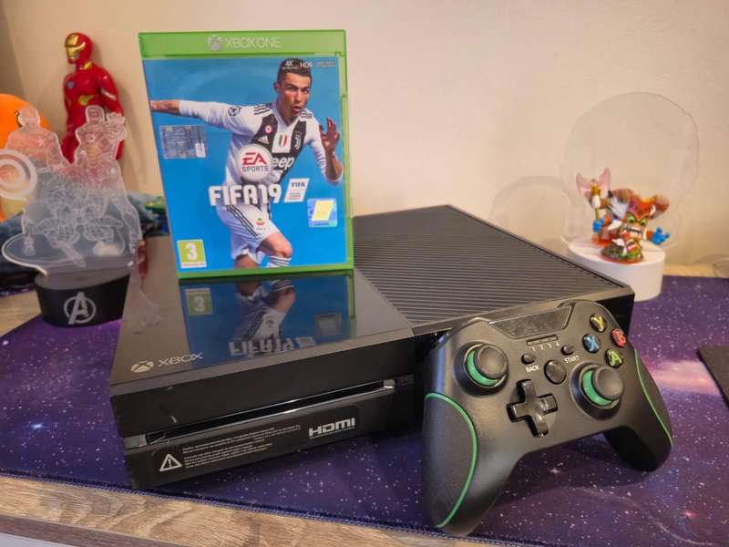 Xbox One 500GB, FIFA 19, 1 Controller (Pre-owned)
