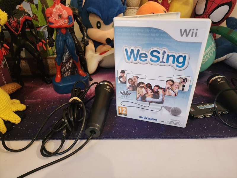 Nintendo Wii ''We Sing'' + 2 Logitech Mics (Pre-owned)